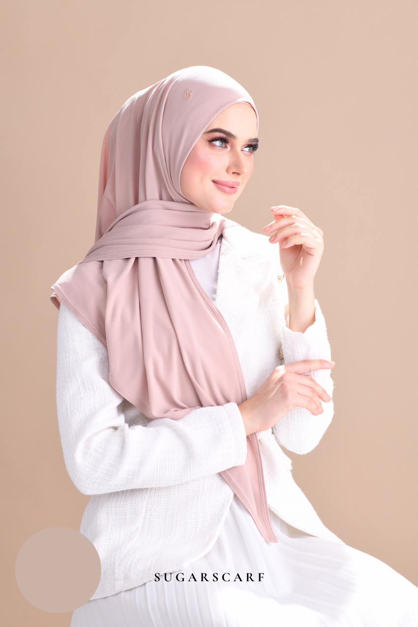Claudia Triangle Style (Semi Instant Hijab) (Latte)
