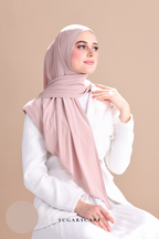 YES DEFECT - Claudia Triangle Style (Semi Instant Hijab) (Latte)
