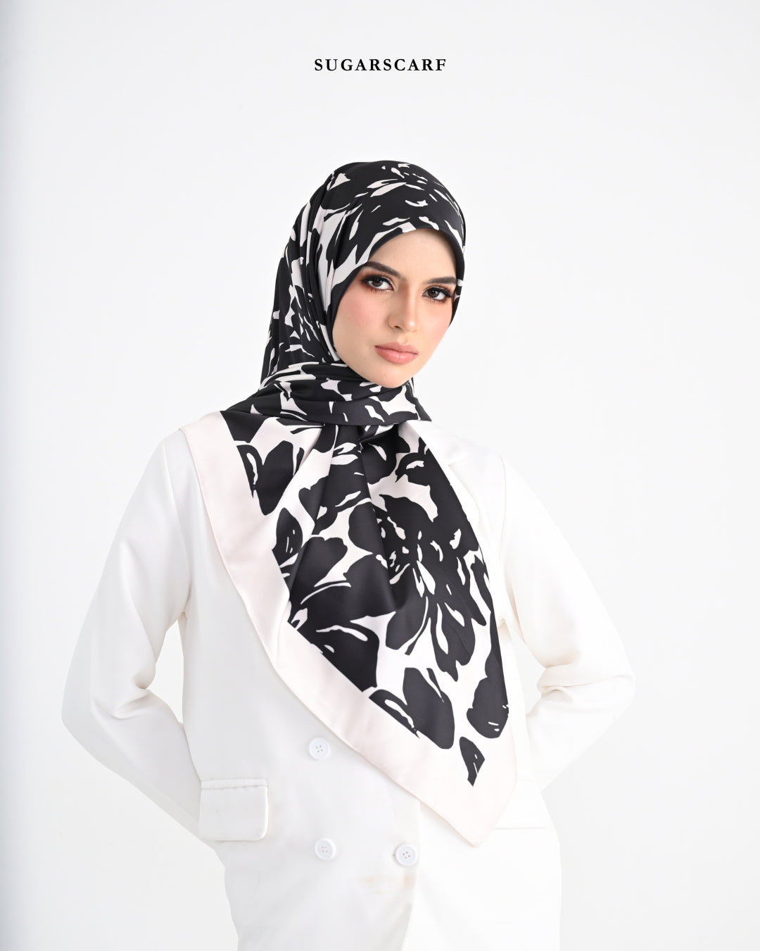 YES DEFECT Matte Satin Silk Sq (She is in The Bloom) in Kelly