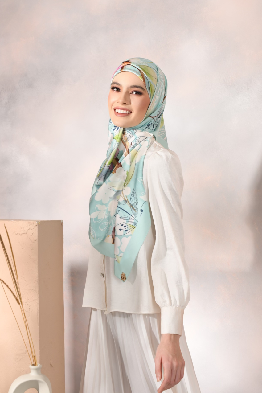 YES Garden Of Nusaybah Matte Satin Square In (Courage)