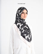 YES DEFECT Matte Satin Silk Sq (She is in The Bloom) in Kelly