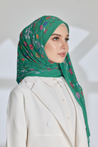 YES DEFECT ( Full Wide Pleats Shawl ) Enchanted Garden ( Thumbelina )