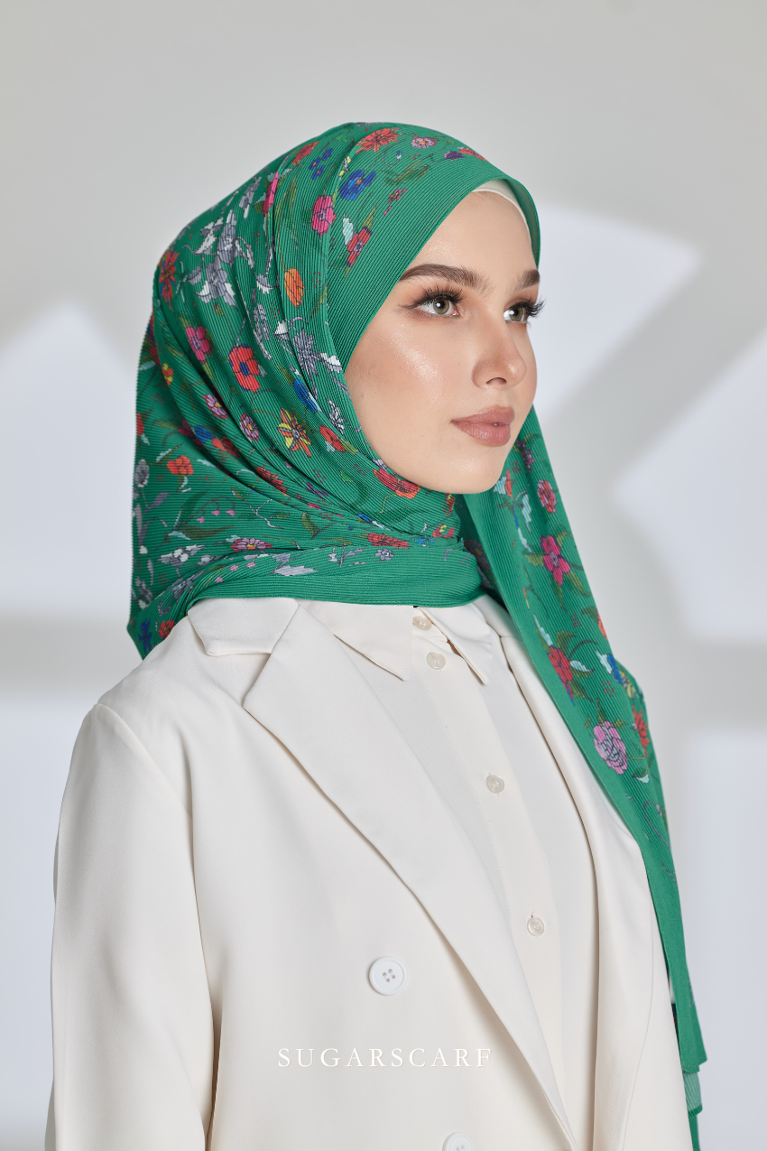 YES DEFECT ( Full Wide Pleats Shawl ) Enchanted Garden ( Thumbelina )