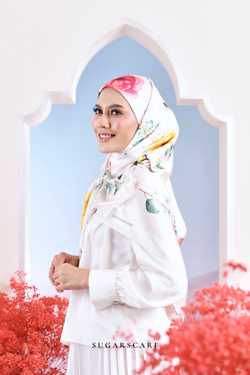 YES DEFECT - ( Square ) Garden of Hurrem Bloom Mixed Silk Satin Scarf ( JEHAN )