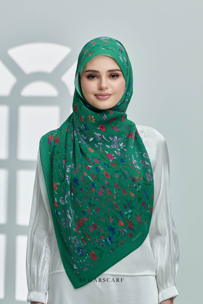 YES DEFECT ( Full Wide Pleats Shawl ) Enchanted Garden ( Thumbelina )