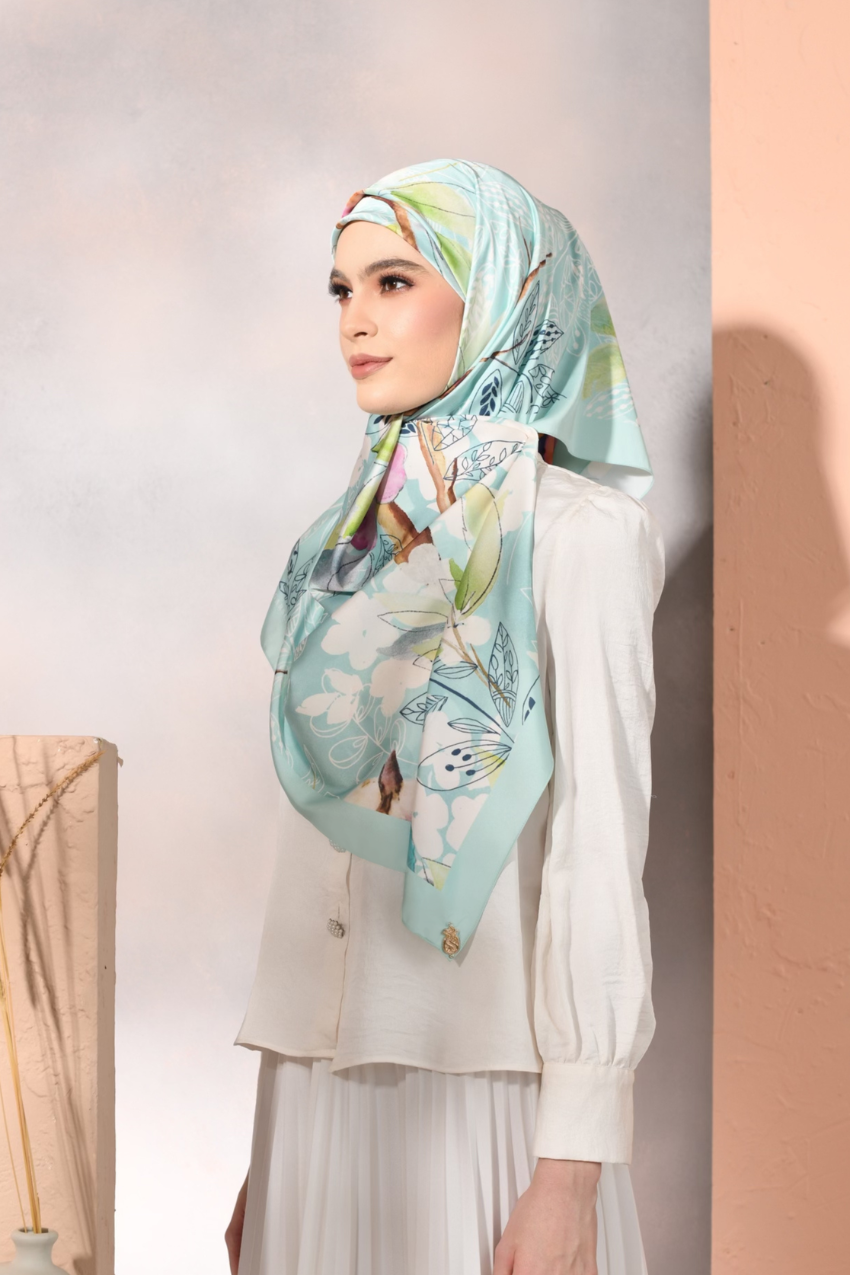 YES Garden Of Nusaybah Matte Satin Square In (Courage)