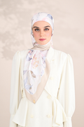 YES DEFECT ( Square ) Bloom in Grace Mixed Satin Silk Square ( Dreamy )