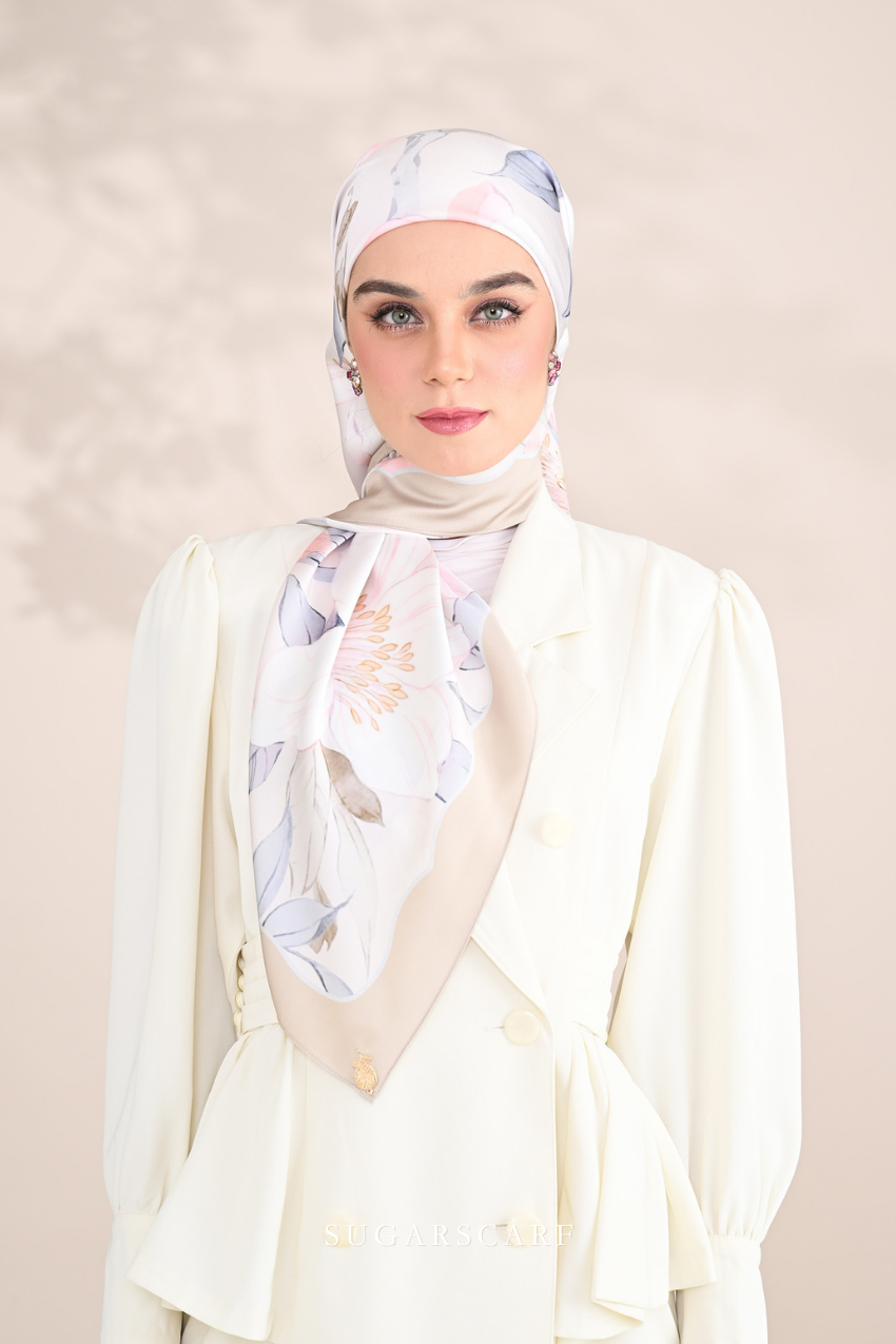 YES DEFECT ( Square ) Bloom in Grace Mixed Satin Silk Square ( Dreamy )