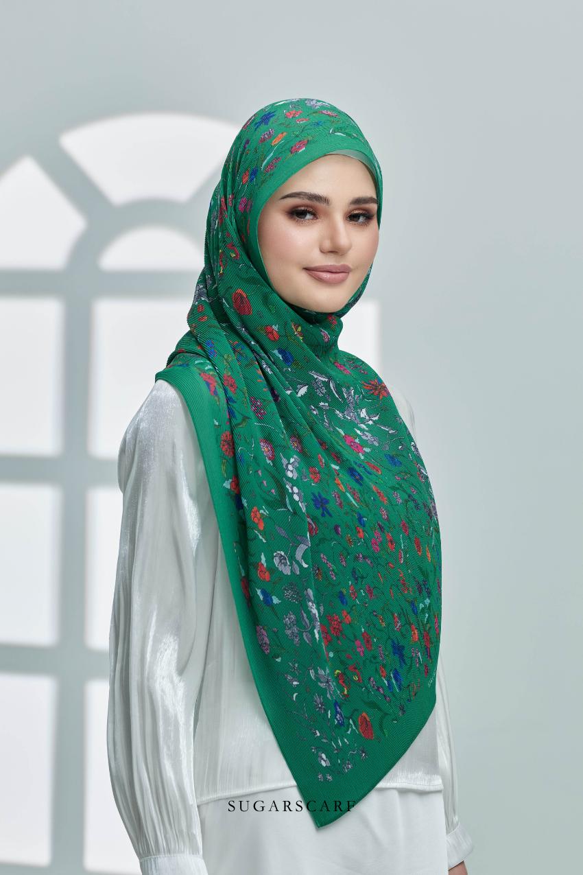 YES DEFECT ( Full Wide Pleats Shawl ) Enchanted Garden ( Thumbelina )