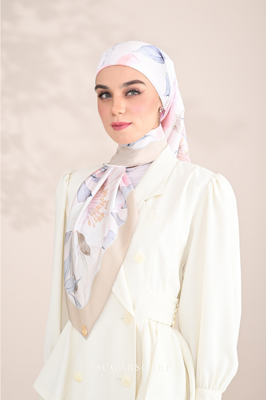 YES DEFECT ( Square ) Bloom in Grace Mixed Satin Silk Square ( Dreamy )