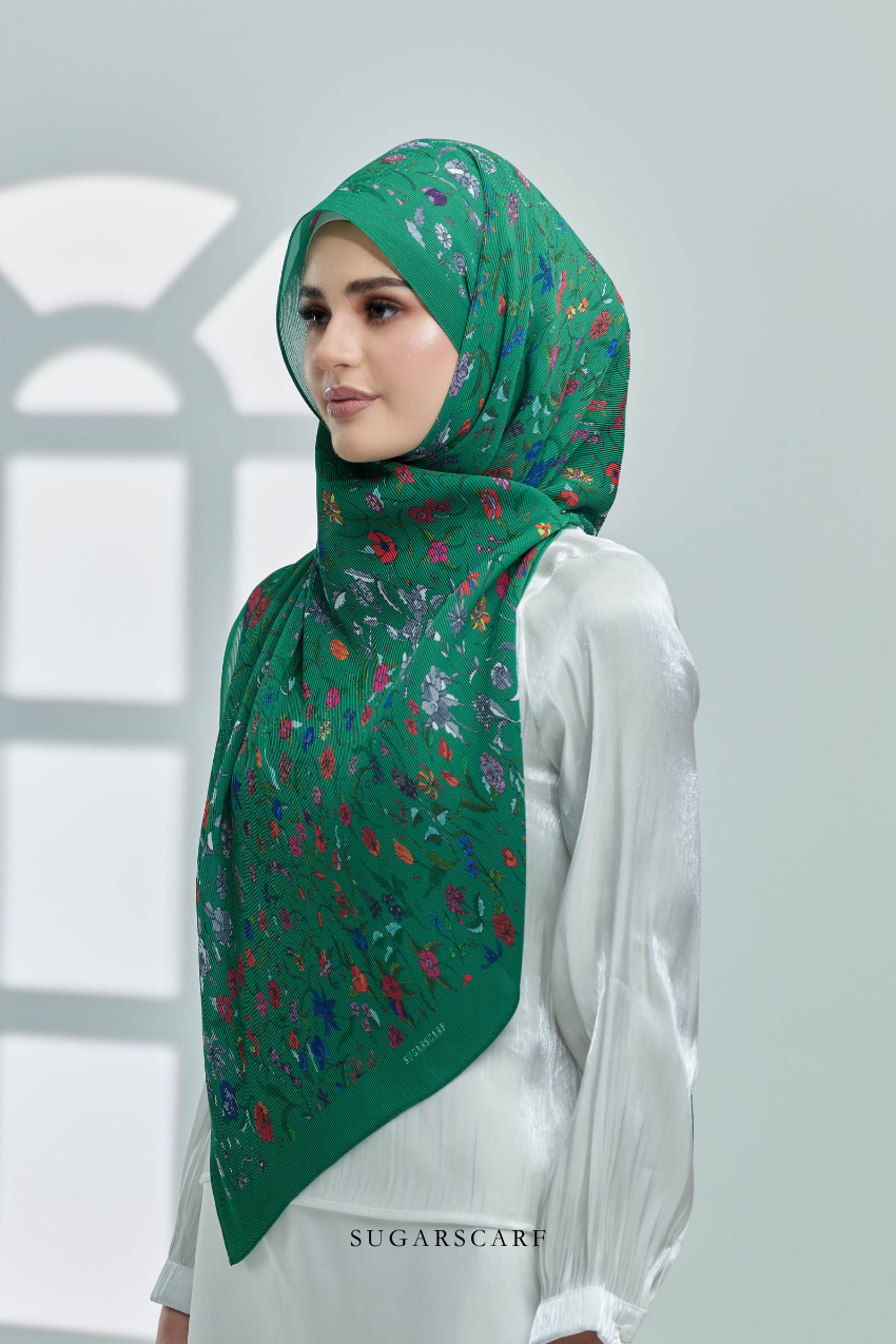 YES DEFECT ( Full Wide Pleats Shawl ) Enchanted Garden ( Thumbelina )