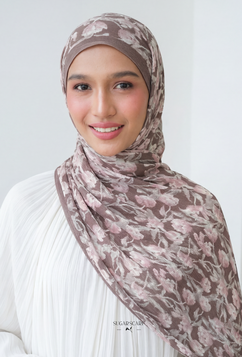 Fall In Love Wide Ultra Fine Pleated Shawl Ironless · in Aloura
