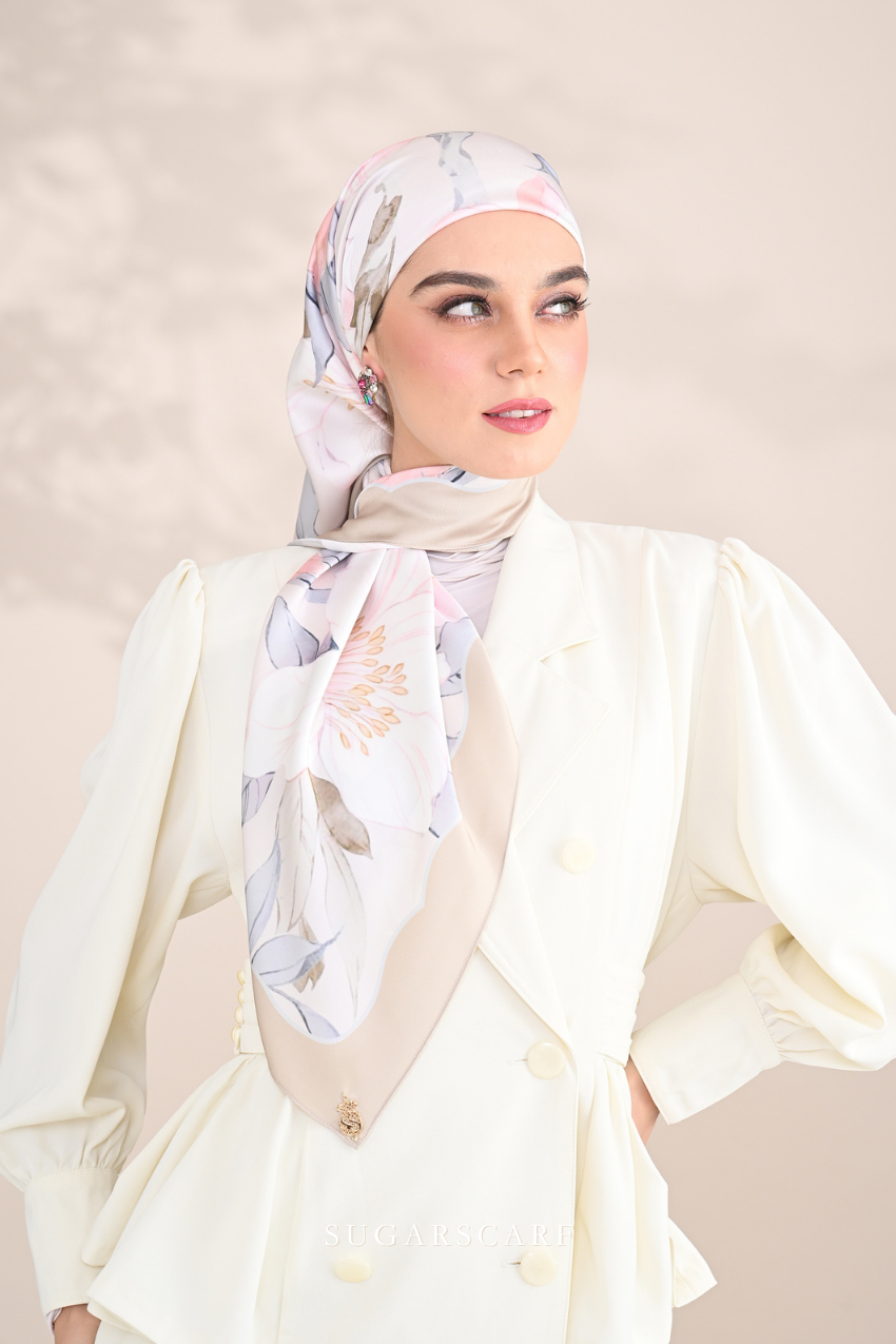 YES DEFECT ( Square ) Bloom in Grace Mixed Satin Silk Square ( Dreamy )