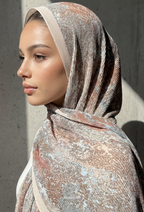 Fall In Love Wide Ultra Fine Pleated Shawl Ironless · Laure