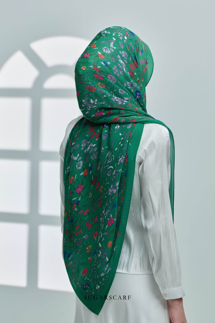 YES DEFECT ( Full Wide Pleats Shawl ) Enchanted Garden ( Thumbelina )