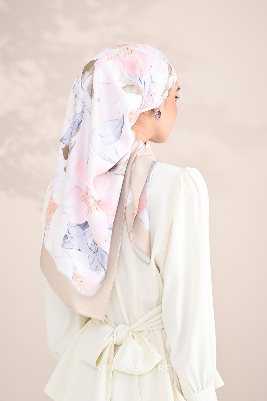 YES DEFECT ( Square ) Bloom in Grace Mixed Satin Silk Square ( Dreamy )