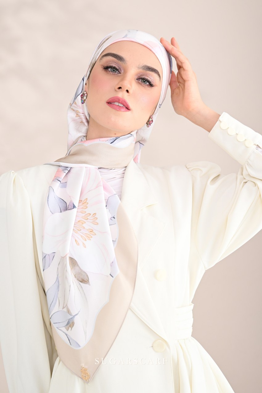 YES DEFECT ( Square ) Bloom in Grace Mixed Satin Silk Square ( Dreamy )