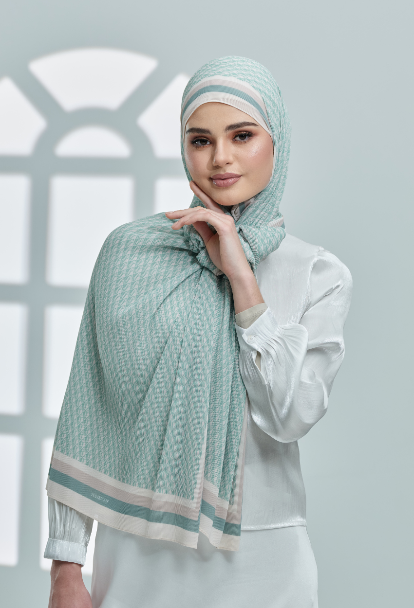 YES DEFECT - ( Full Wide Pleats Shawl ) Classy Monogram ( PANDAN )