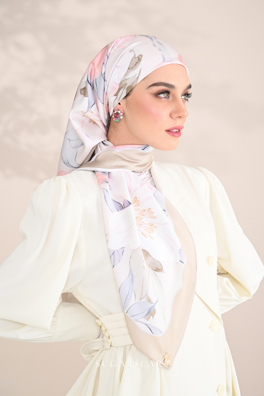 YES DEFECT ( Square ) Bloom in Grace Mixed Satin Silk Square ( Dreamy )