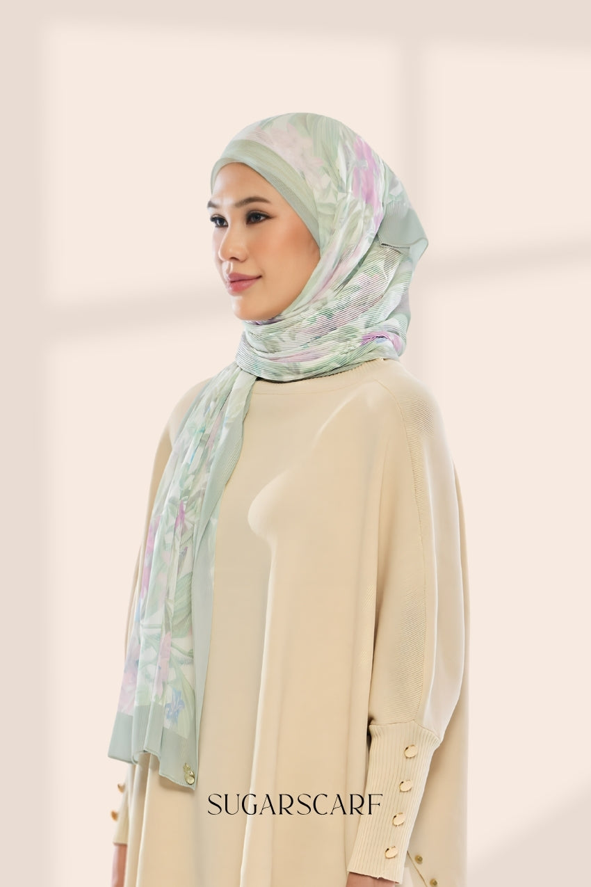 Jardin Full Wide Pleated Shawl in Charme