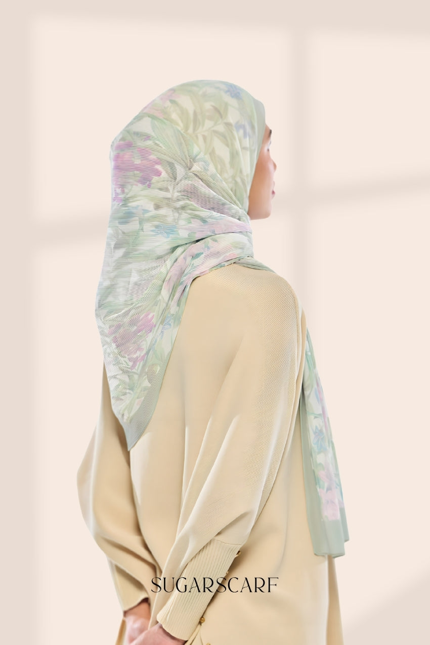 Jardin Full Wide Pleated Shawl in Charme