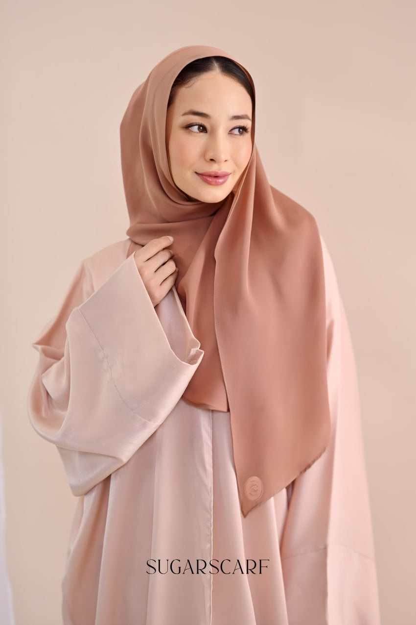 Noir Éclat Kate e The Scarfé Hood /Shawl 100%Silk in Cocoa Dusk