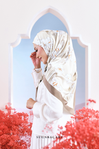 ( Square ) Garden of Hurrem Bloom Mixed Silk Satin Scarf ( YASMEEN )