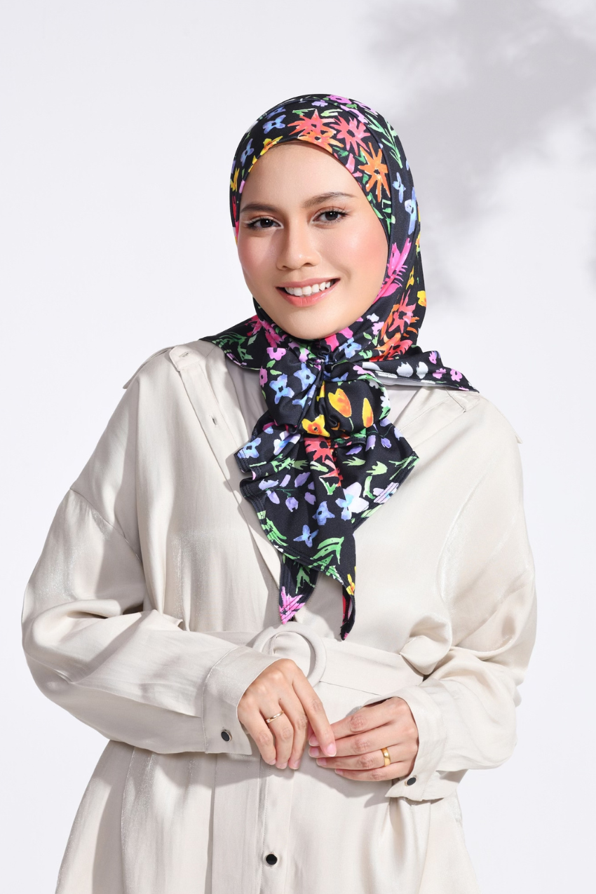 YES DEFECT - Petite Ditsy Floral in Claudia (Semi Instant Hijab) (Black)