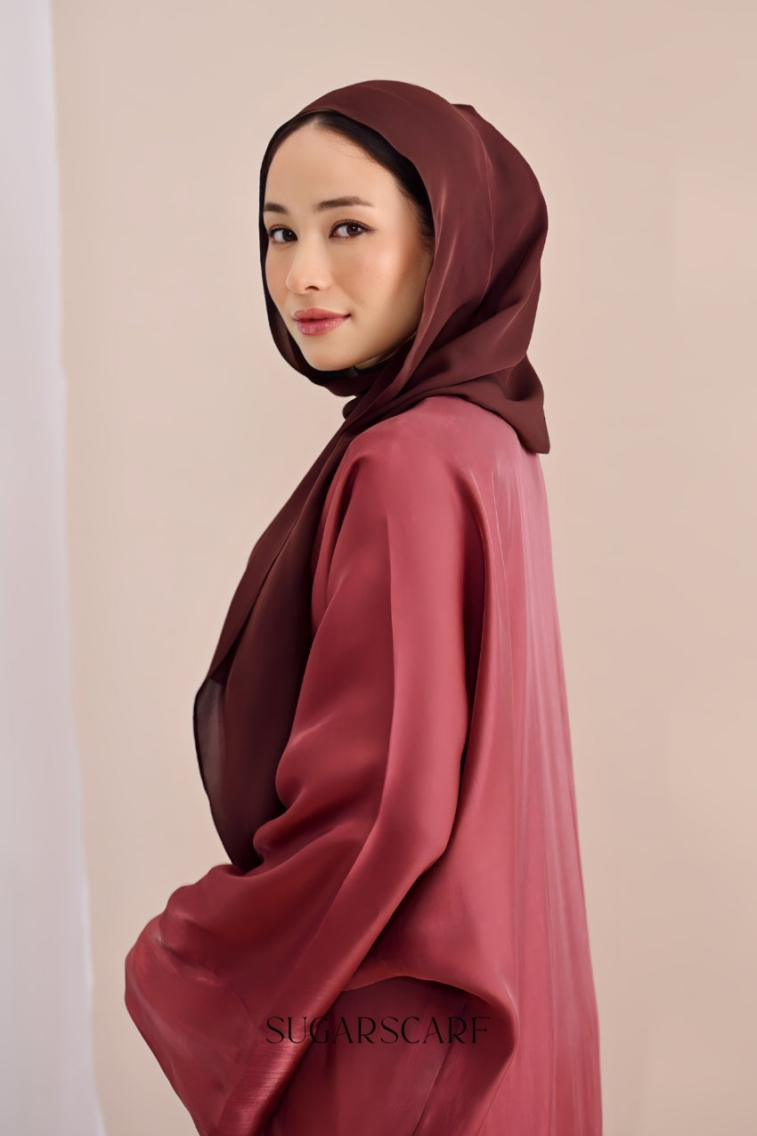 Noir Éclat Kate e The Scarfé Hood /Shawl 100%Silk in Crimson Glow