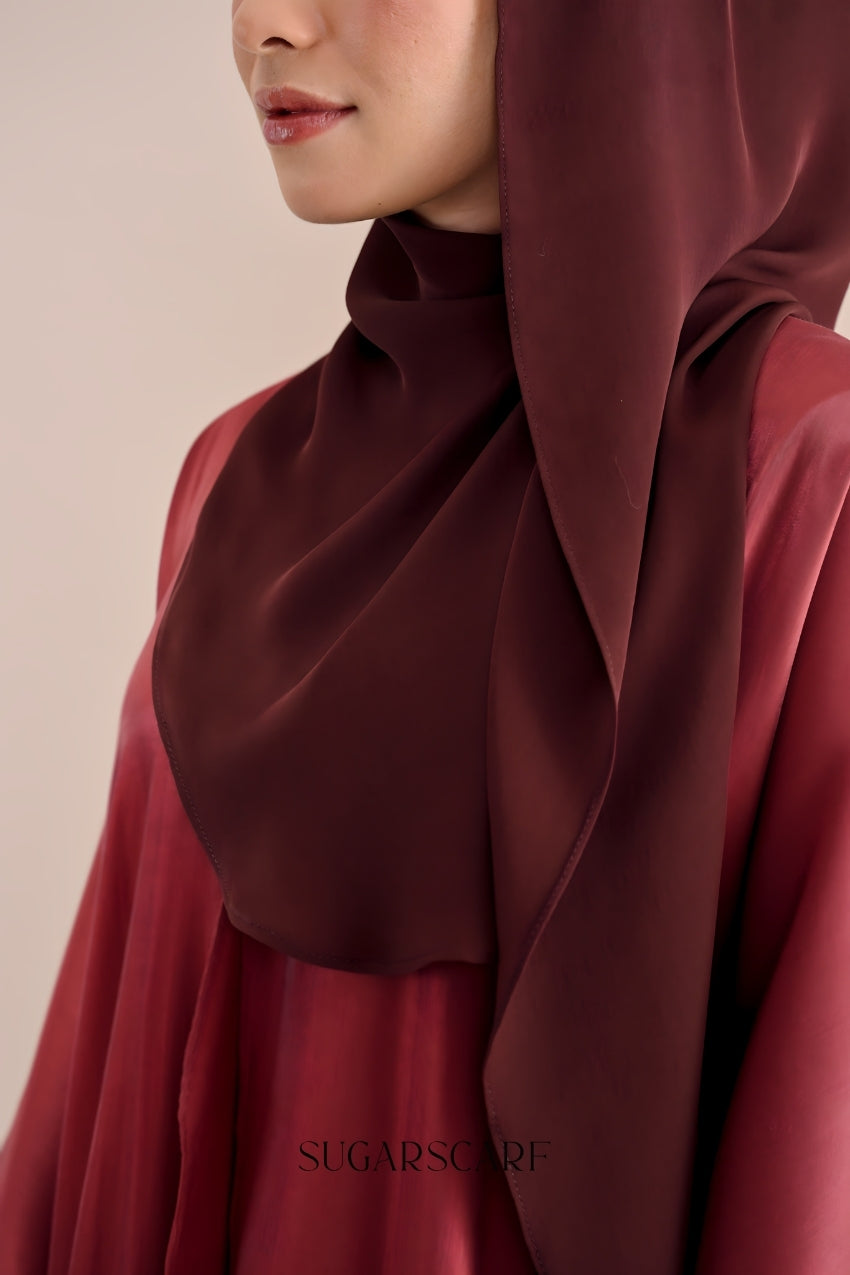 Noir Éclat Kate e The Scarfé Hood /Shawl 100%Silk in Crimson Glow