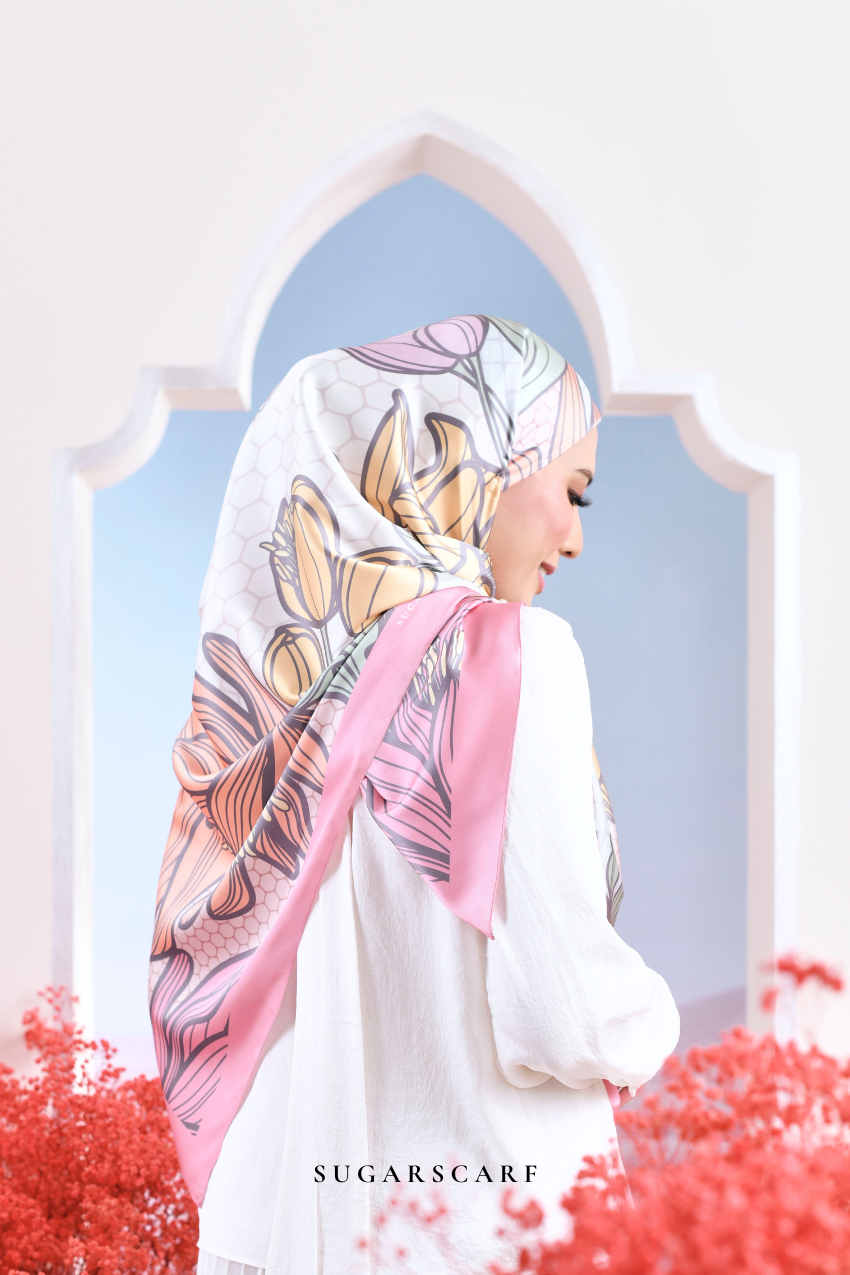 YES DEFECT - ( Square ) Garden of Hurrem Bloom Mixed Silk Satin Scarf ( SELINE )
