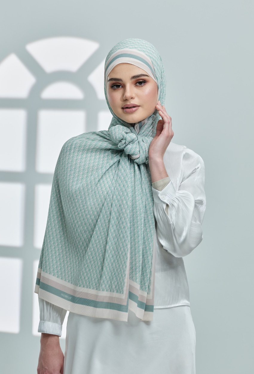 YES DEFECT - ( Full Wide Pleats Shawl ) Classy Monogram ( PANDAN )