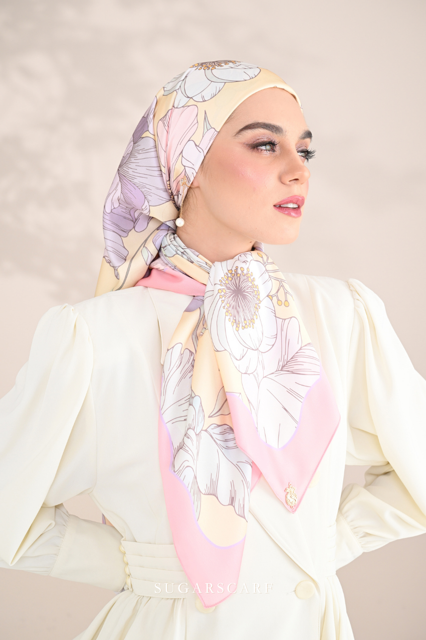 YES DEFECT ( Square ) Bloom in Grace Mixed Satin Silk Square ( Lovely )