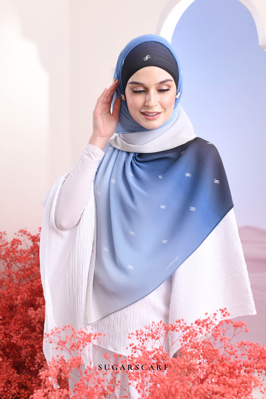 (SAMPLE) OmbreMonogram Pleated Shawl in Santorini