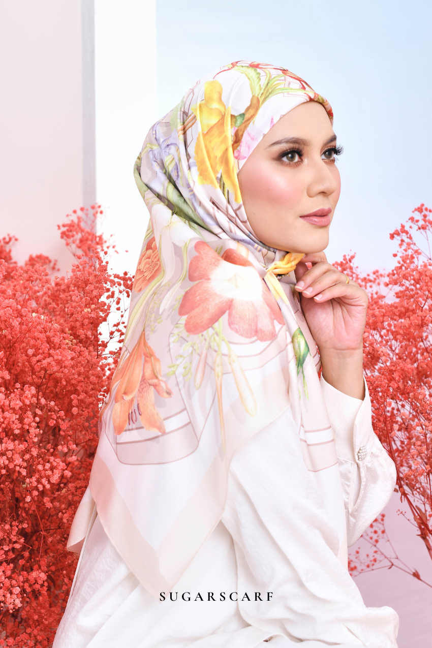 ( AS-IS ) Garden of Hurrem Bloom Mixed Silk Satin Square in ELYA