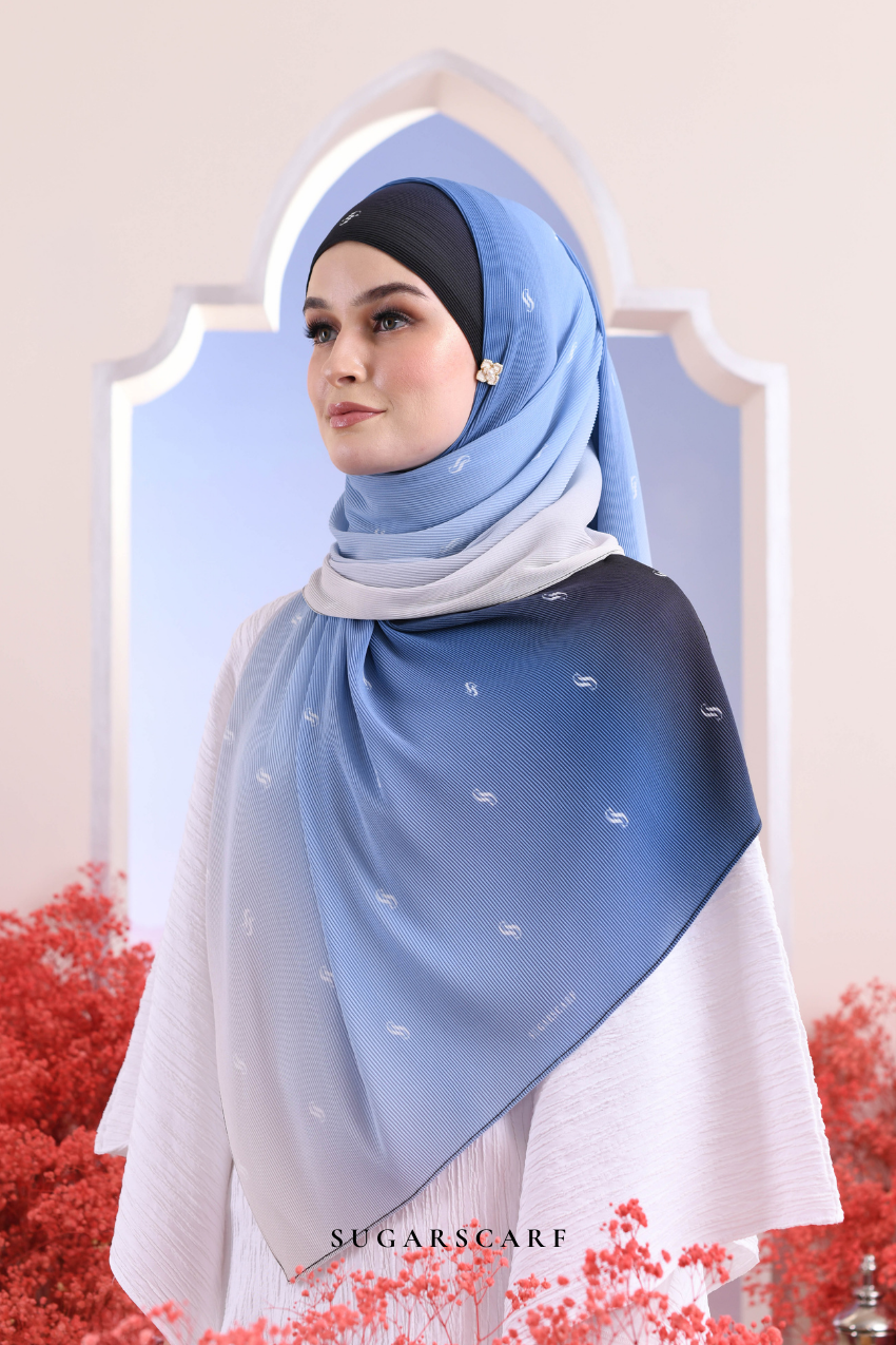 (SAMPLE) OmbreMonogram Pleated Shawl in Santorini