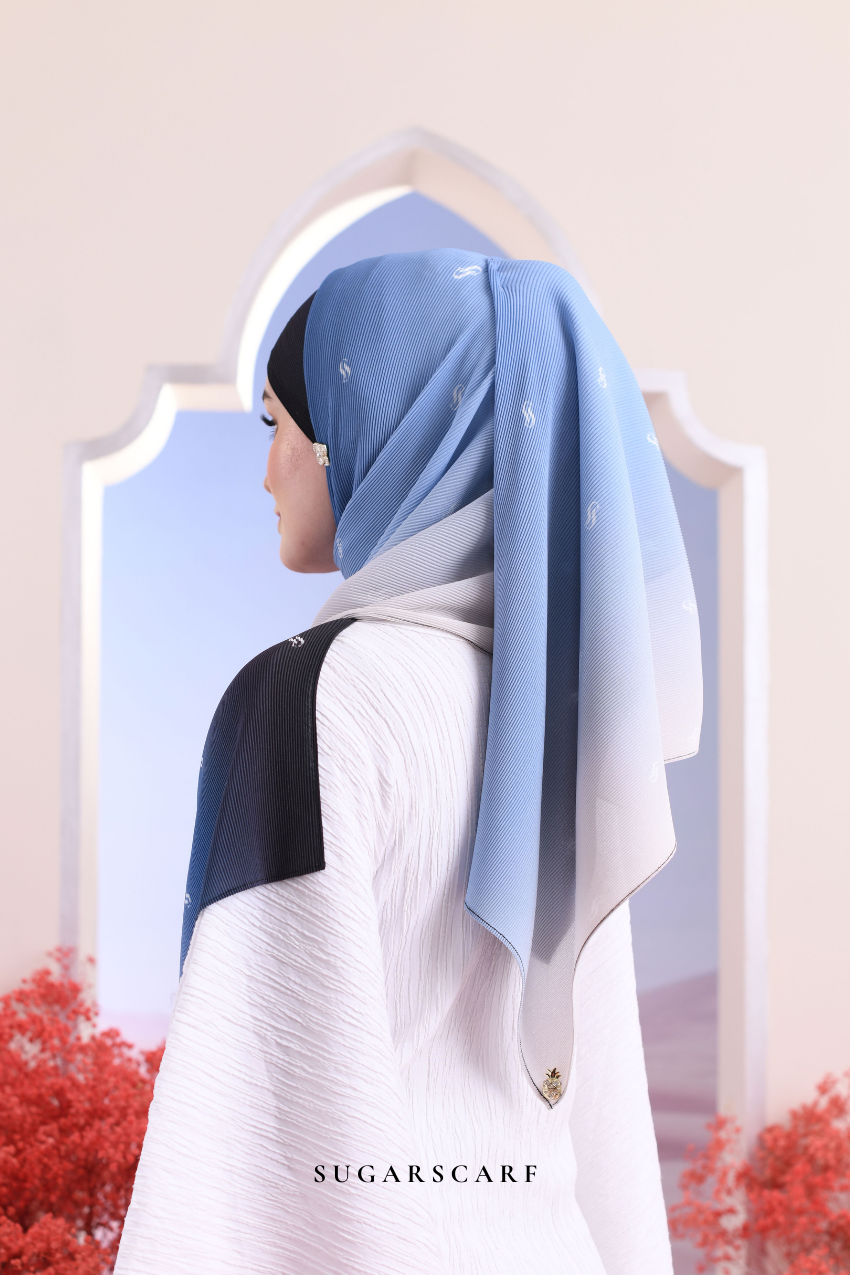 (SAMPLE) OmbreMonogram Pleated Shawl in Santorini