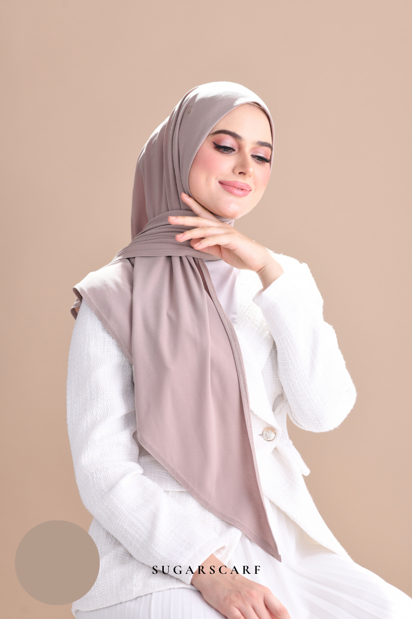 YES DEFECT - Claudia Triangle Style (Semi Instant Hijab) (Beige)