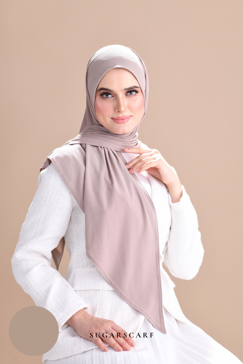 YES DEFECT - Claudia Triangle Style (Semi Instant Hijab) (Beige)