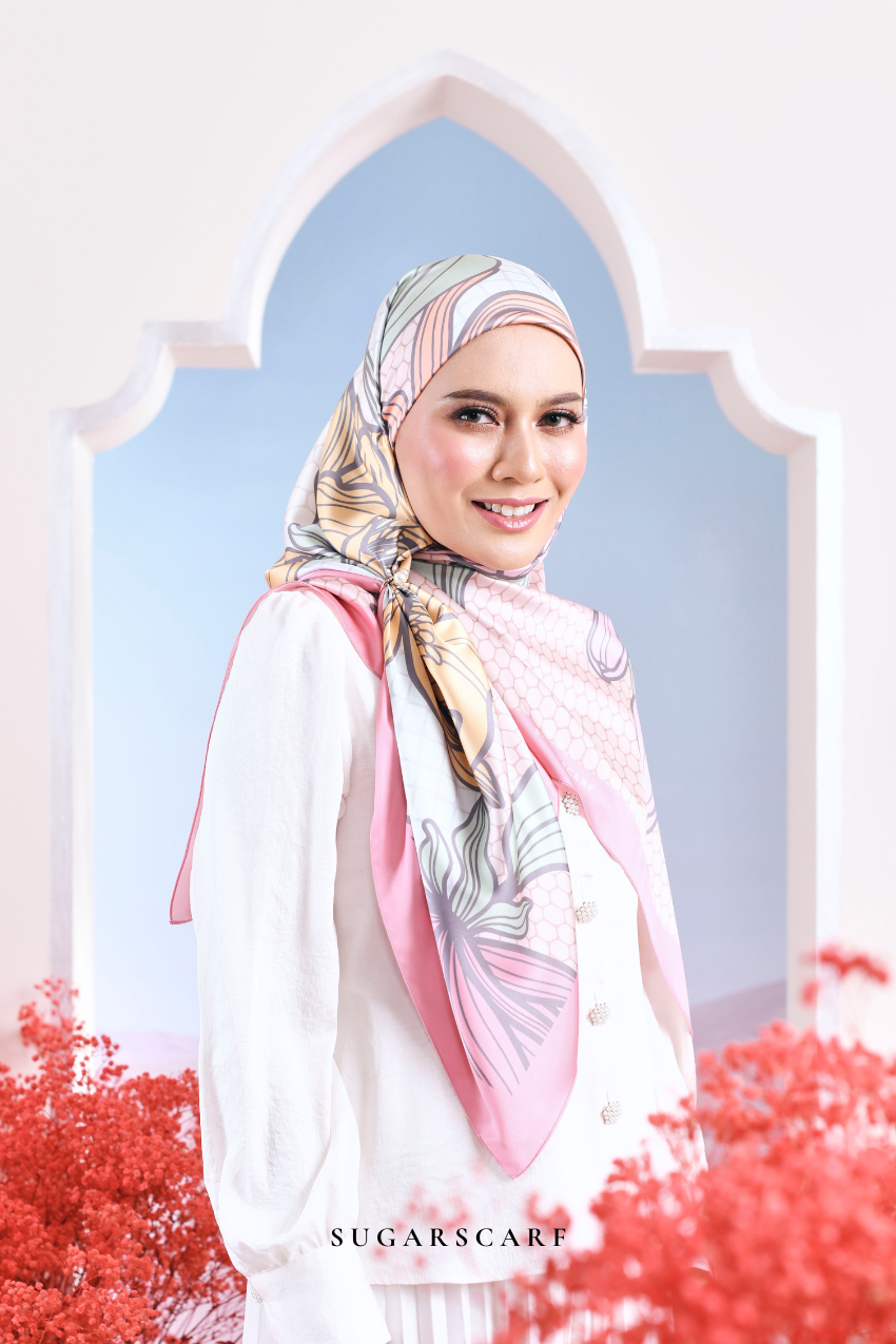 YES DEFECT - ( Square ) Garden of Hurrem Bloom Mixed Silk Satin Scarf ( SELINE )