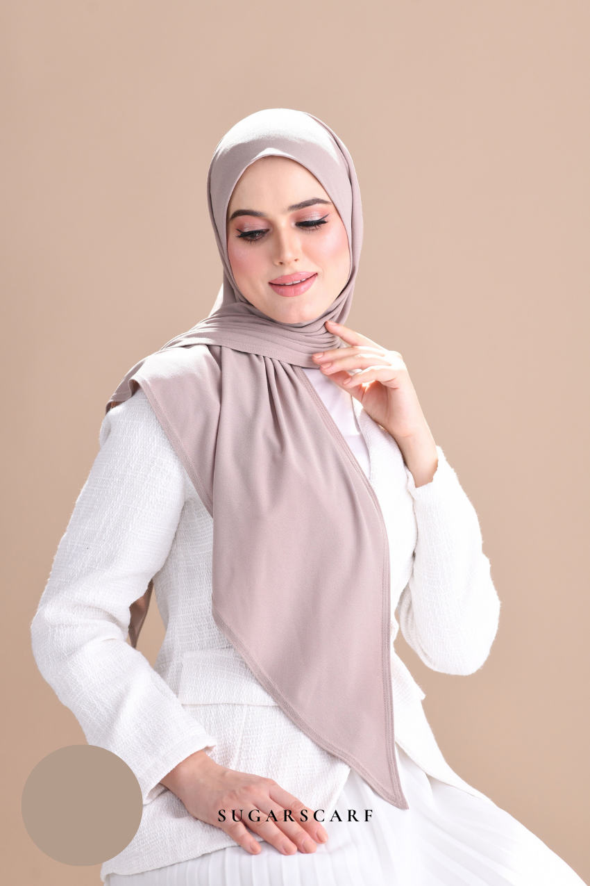 YES DEFECT - Claudia Triangle Style (Semi Instant Hijab) (Beige)