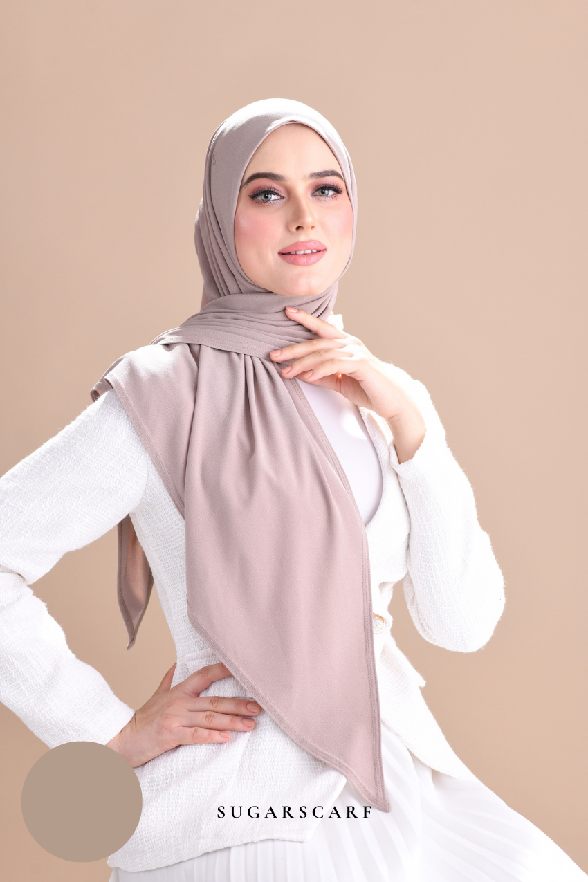 YES DEFECT - Claudia Triangle Style (Semi Instant Hijab) (Beige)