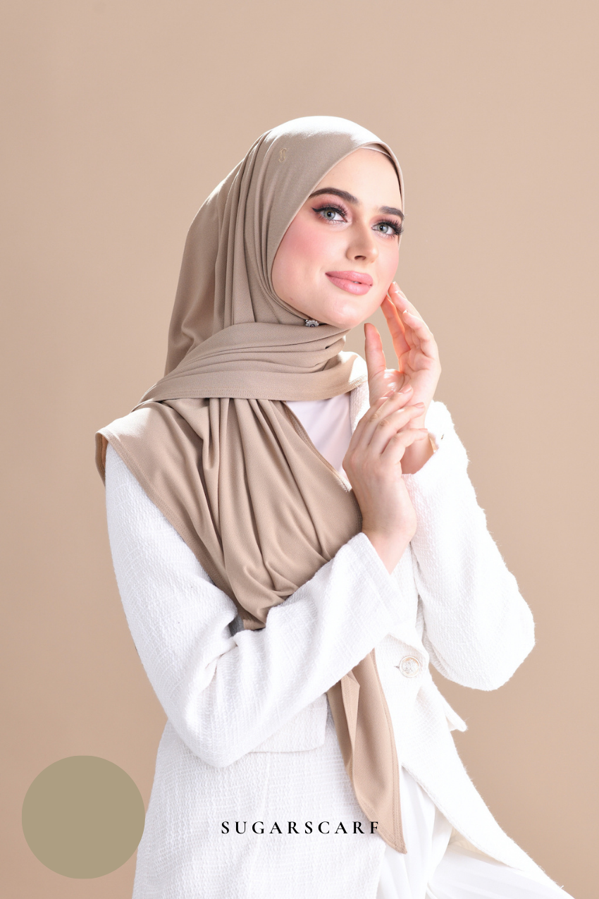 Claudia Triangle Style (Semi Instant Hijab) (Tea)