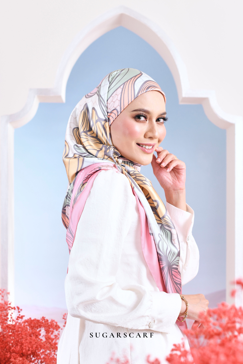 YES DEFECT - ( Square ) Garden of Hurrem Bloom Mixed Silk Satin Scarf ( SELINE )