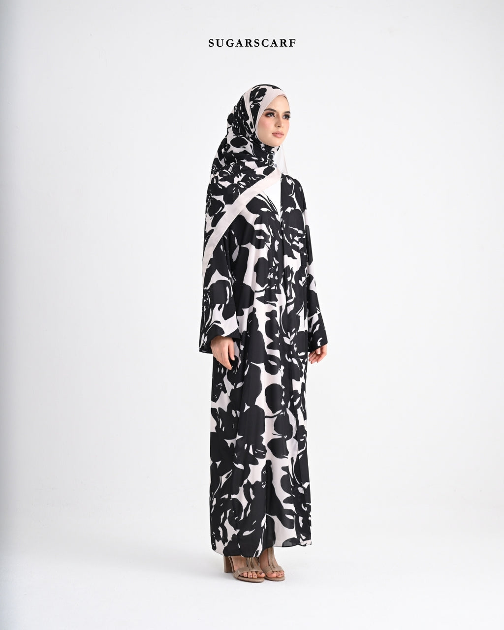 She is In Bloom Abaya Outer in Kelly