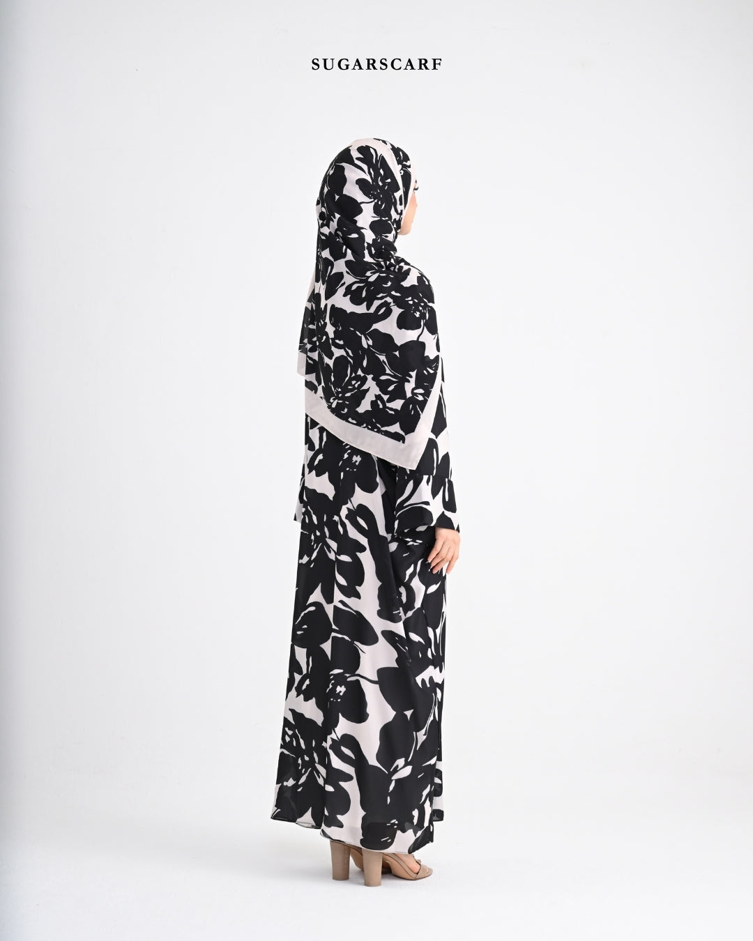 She is In Bloom Abaya Outer in Kelly