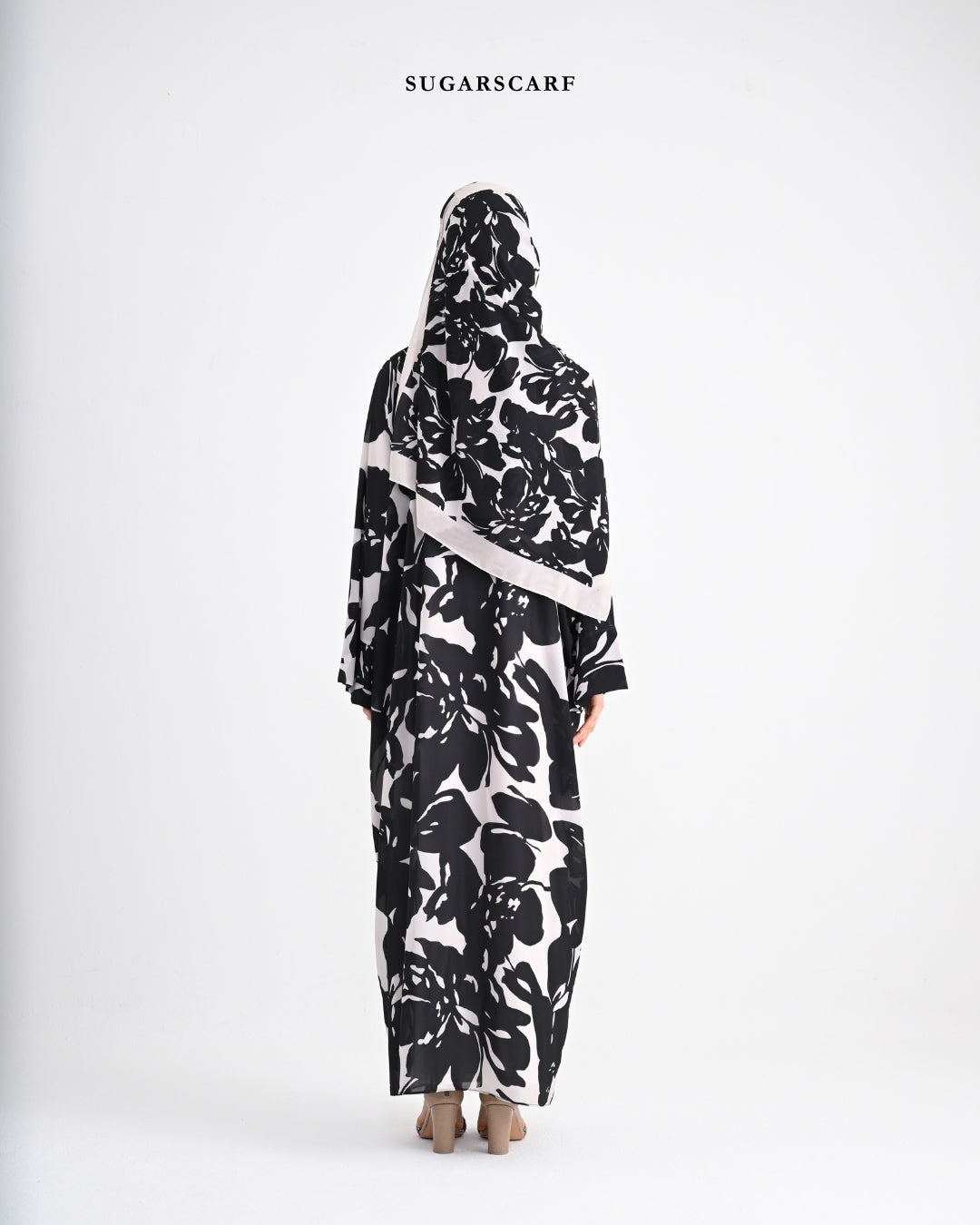 She is In Bloom Abaya Outer in Kelly