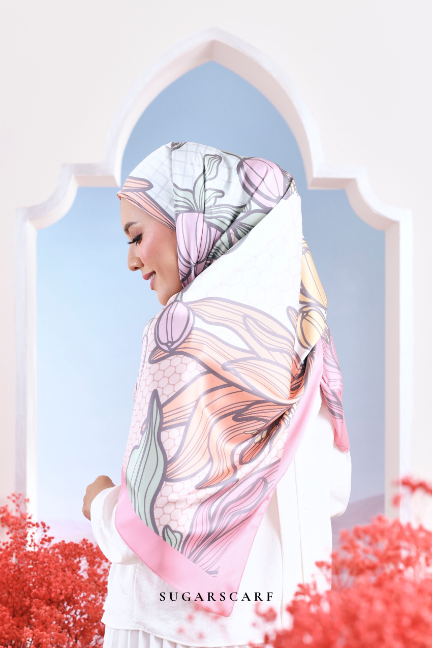 YES DEFECT - ( Square ) Garden of Hurrem Bloom Mixed Silk Satin Scarf ( SELINE )
