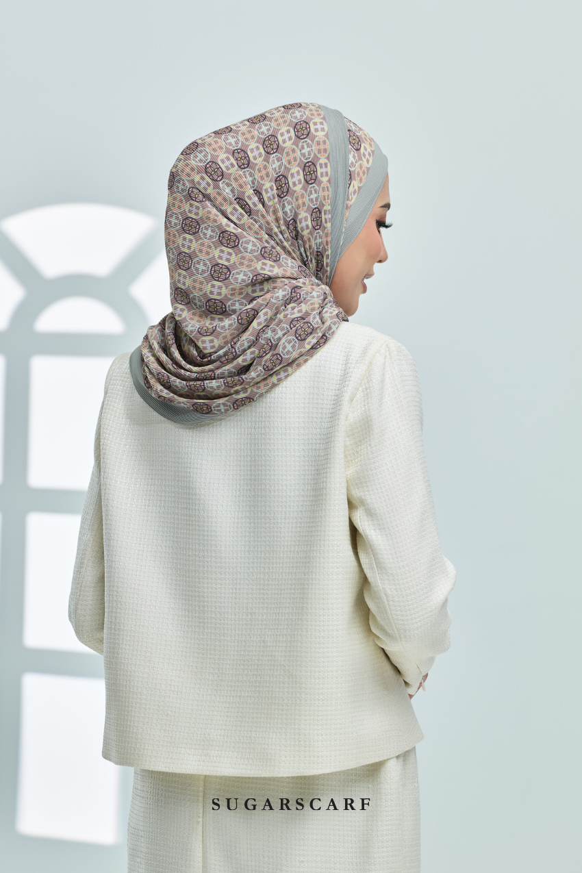 YES DEFECT ( Full Wide Pleats Shawl ) Girl Boss ( Commitment )