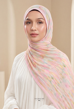 Fall In Love Wide Ultra Fine Pleated Shawl Ironless · in Prive